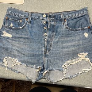 Women’s Levi jean shorts